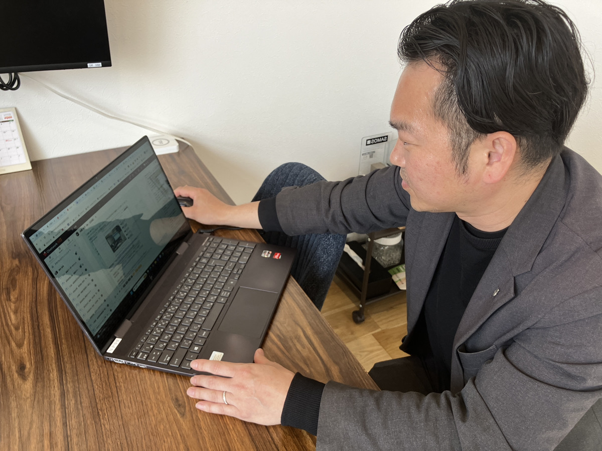 BOXJOBで打ち合わせ・提案準備に向き合う野口店長